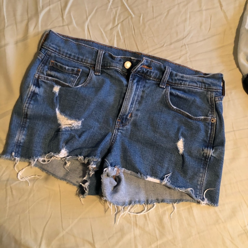 Cutoff shorts